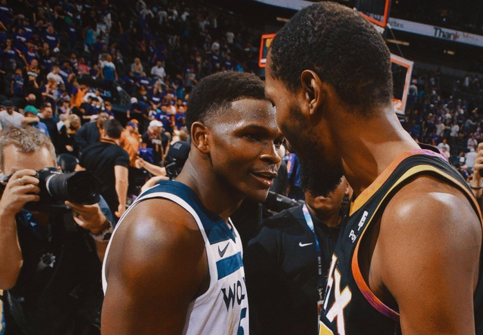 詹姆斯则在 詹姆斯则在