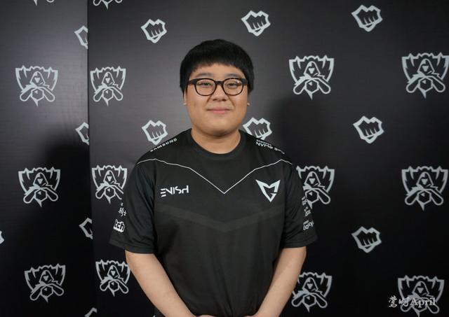 自然嵌入 自然嵌入